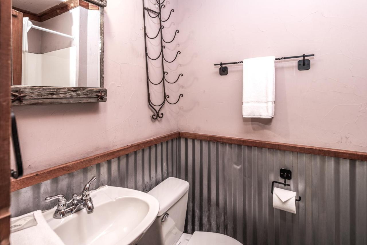 Apache Village 9, Queen Bed, Midtown, Pet Friendly, Sleeps 2 Ruidoso Exterior photo